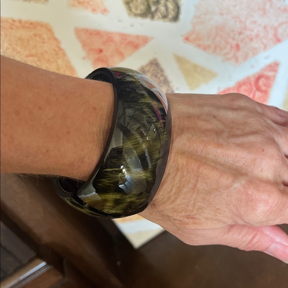 Green Chunky Bangle Bracelet - Picture 6 of 9